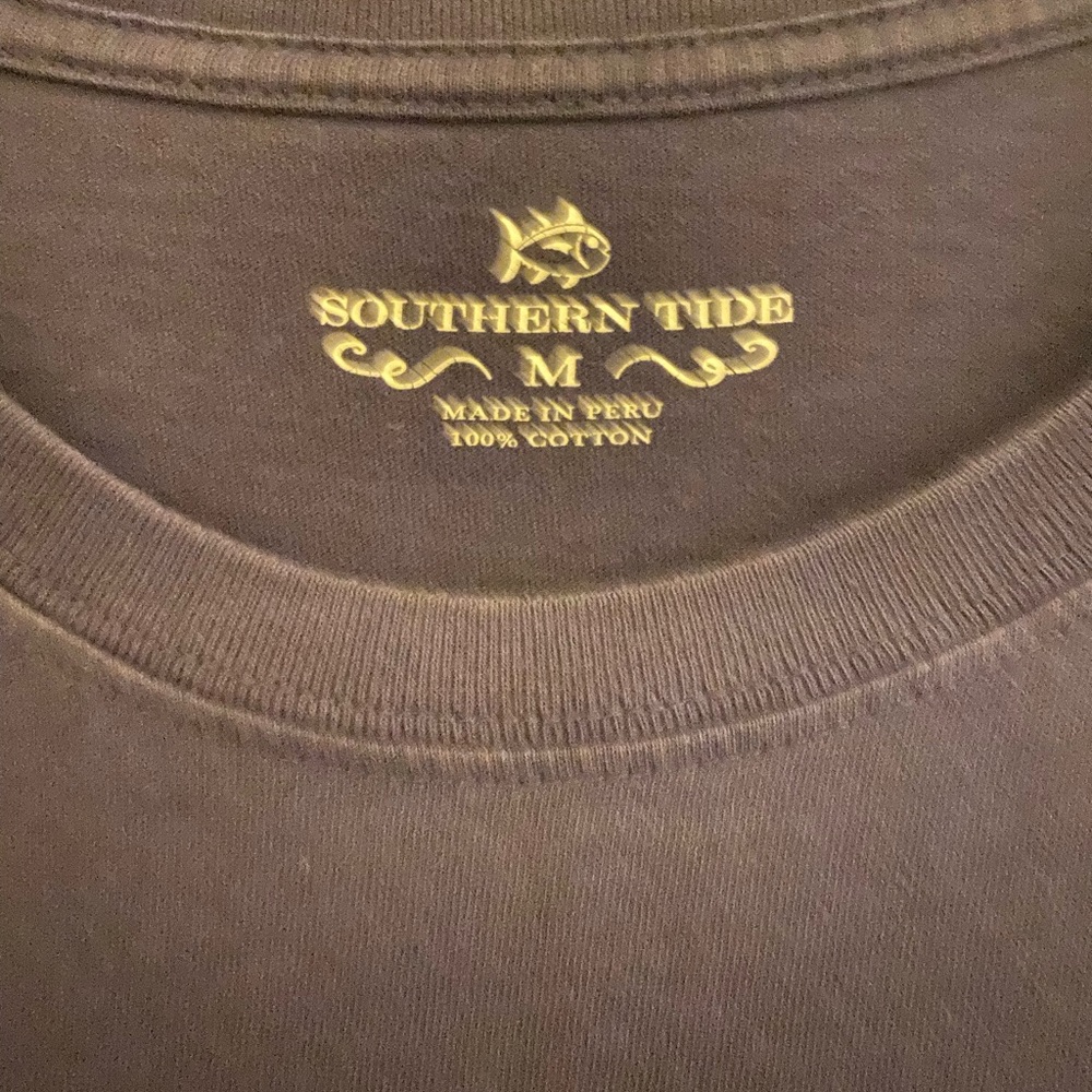 Medium long sleeve Southern tide shirt